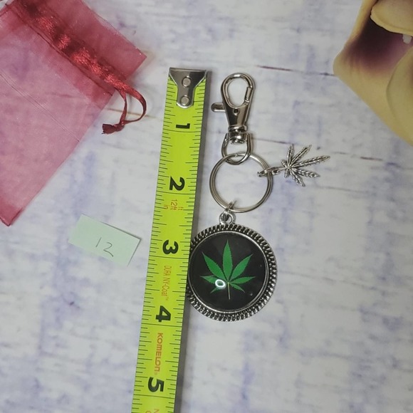 Handmade Leaf Keychain - Picture 2 of 4